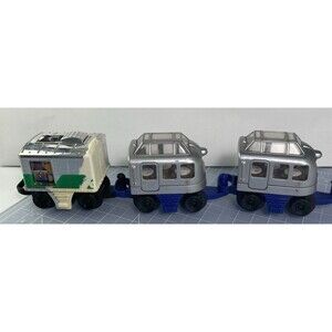 Fisher Price Geo Trax Silver Bullet Passenger Train 2 Dinning 1 Luggage Car Flaw
